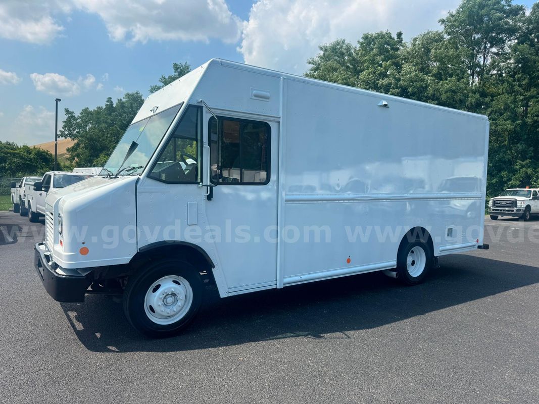 2020 FORD F59 GAS STEPVAN, PARCEL DELIVERY VAN