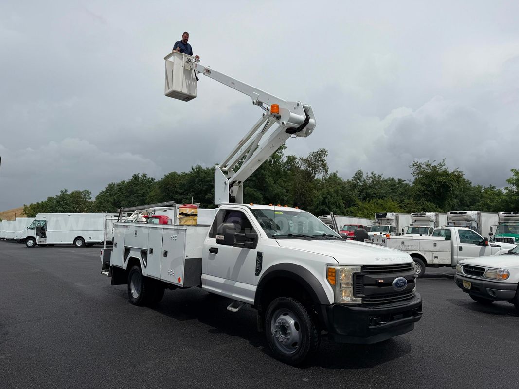 2017 FORD F450 AERIAL BUCKET TRUCK