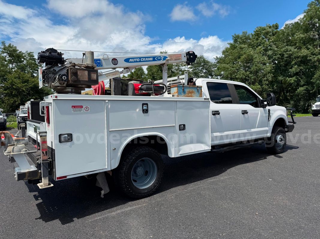 2021 FORD F350, CREW CAB, 4X4 SERVICE BODY WITH CRANE