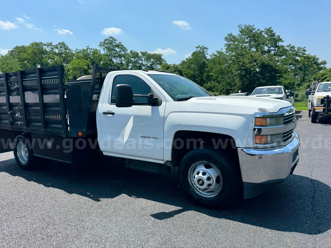 2015 CHEVROLET SILVERADO 3500, DIESEL, DRW STAKEBODY, FLATBED