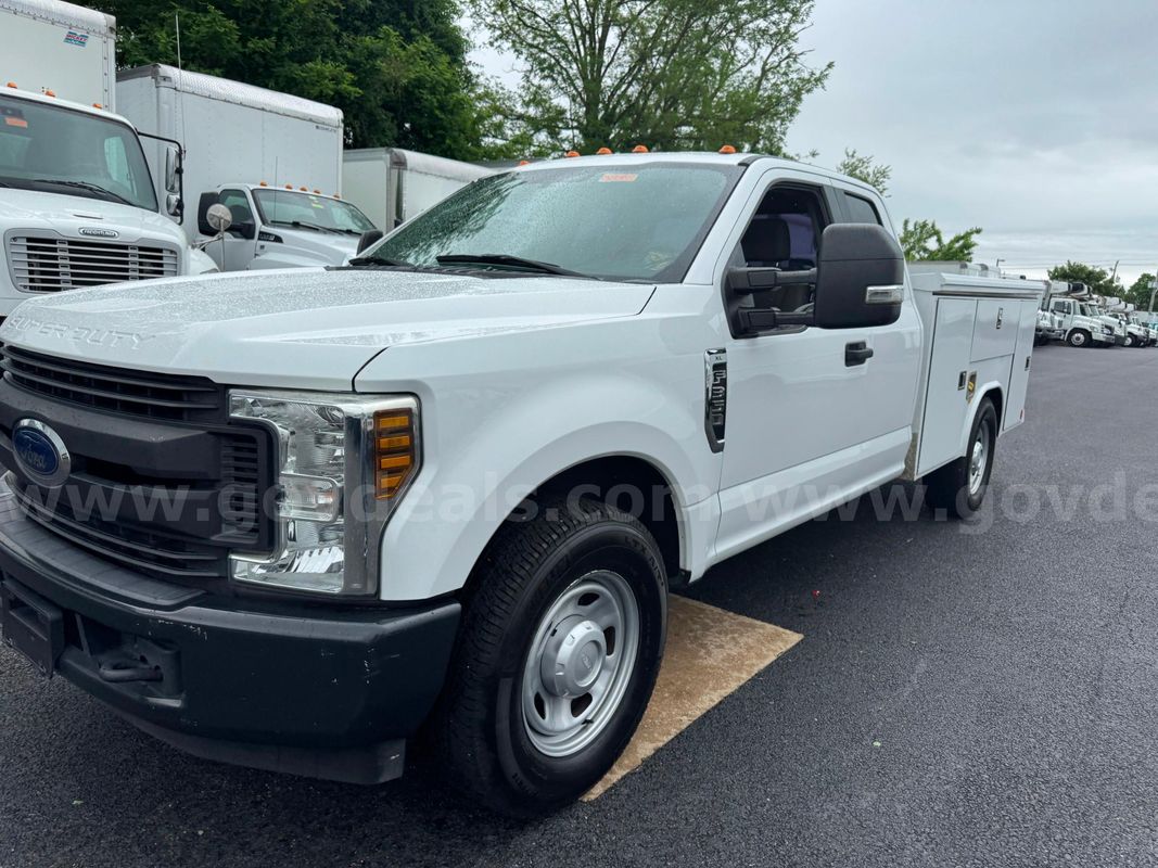 2019 Ford F350 Supercab Service Body Truck