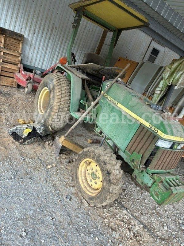 Arnaudville 2009 John Deere 790 Tractor