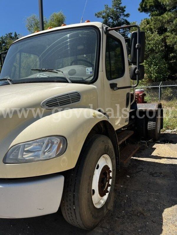 2009 Freightliner M2 106