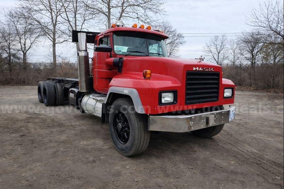 2000 Mack RD6 Rolloff Truck reads 65k Miles