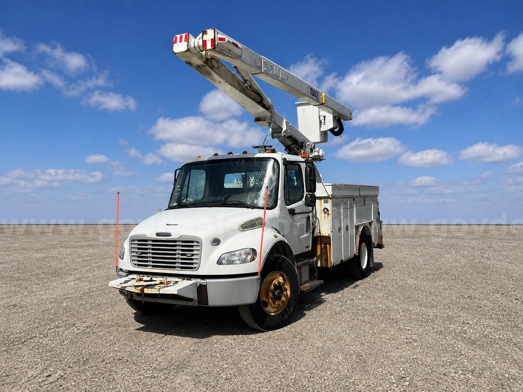2012 Freightliner M2 6.7L diesel, Auto, A/C Versalift V043I-01, 47 ft, Over-Center Bucket Truck