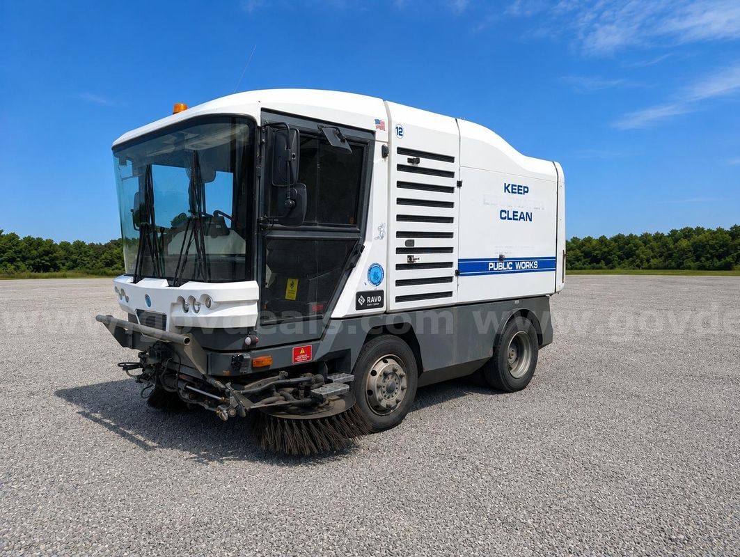 2014 Ravo Street Sweeper , diesel engine, dual brooms