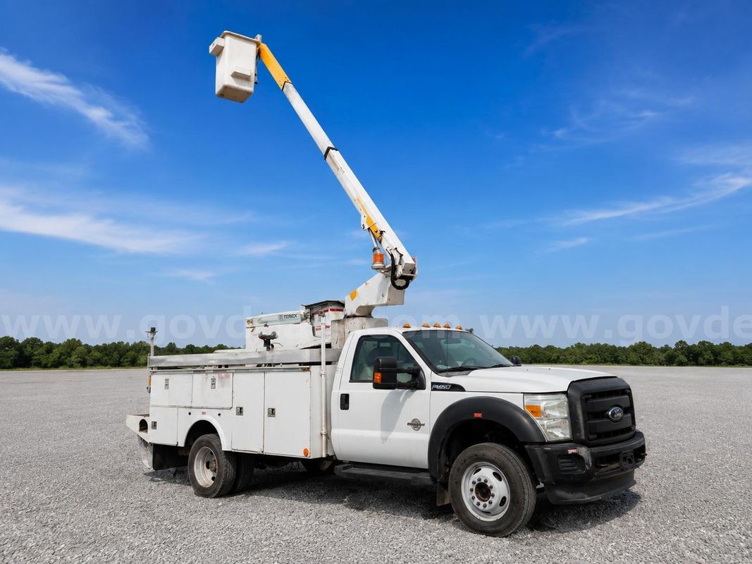 2015 Ford F-550 Boom/Bucket Diesel reads 58k miles