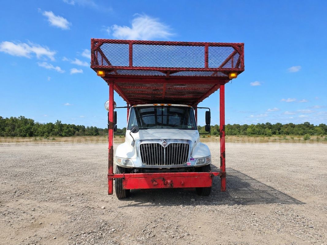 2004 International 4400 Bridge inspection Challenger 3425, Platform Scissor Lift