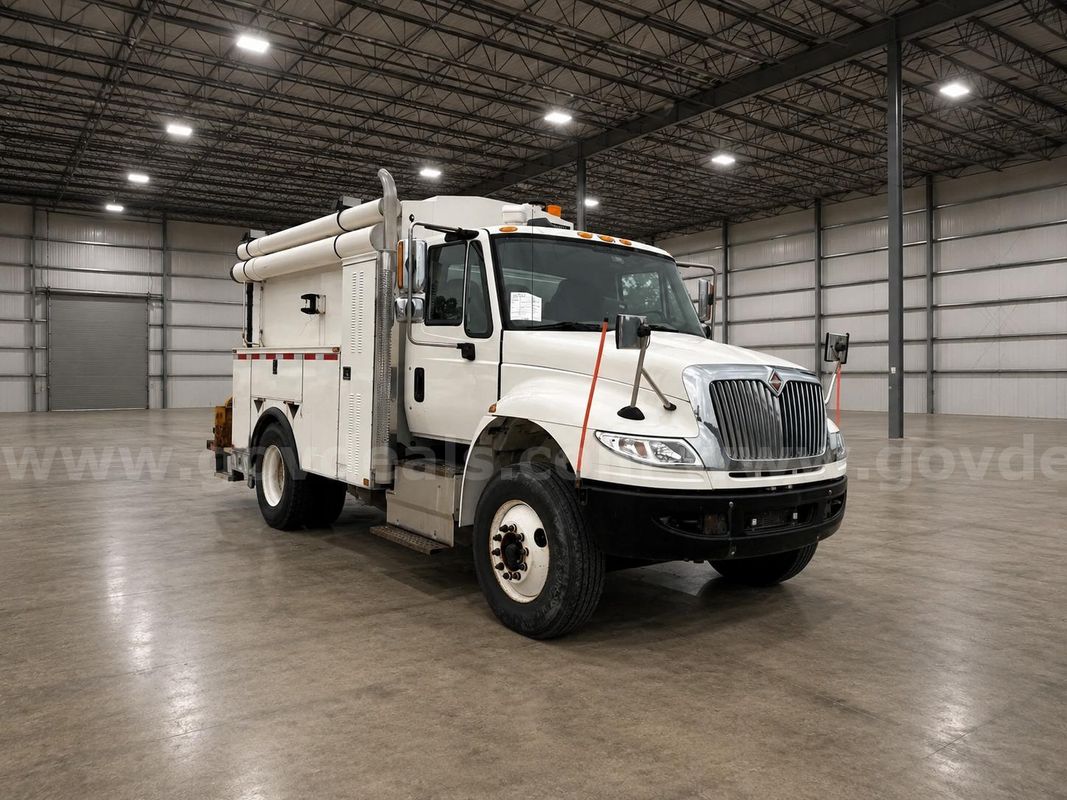 2016 International 4400 Enclosed Service Utility Truck, Mechanic truck with Air Compressor