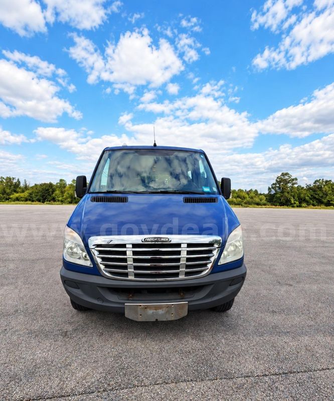 2011 Freightliner Sprinter 2500 diesel 12 Pass siting