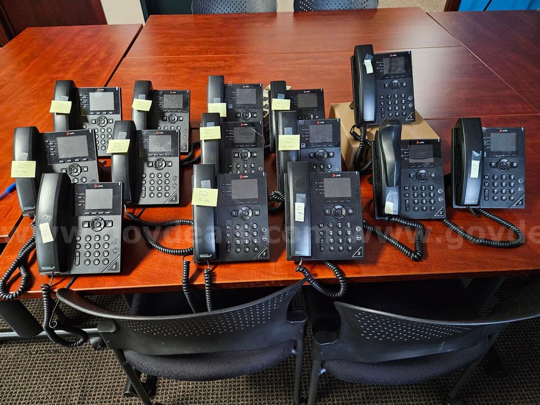 Lot of 14 Polycom VVX 250 and 2 VVX350 VoIP phones