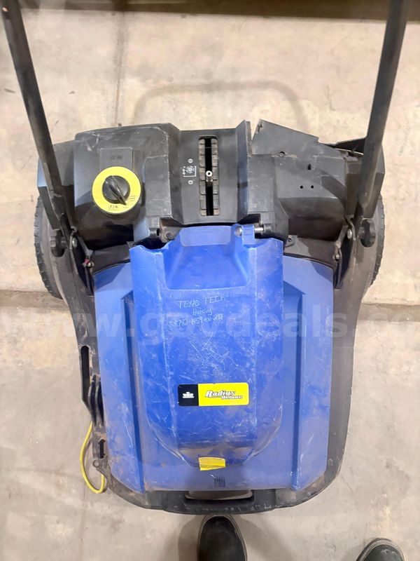 Radius Deluxe floor sweeper