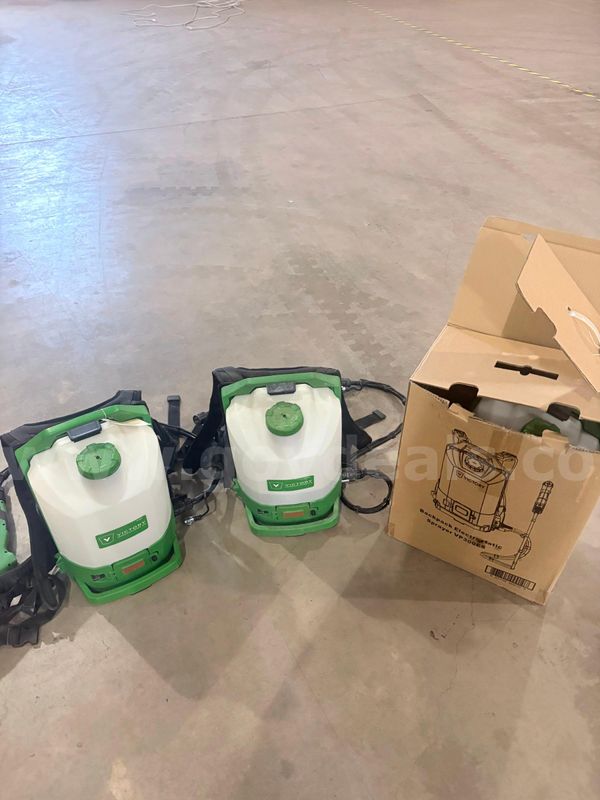 Lot of 3 backpack sprayers