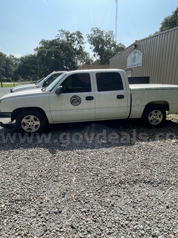 2005 Chevrolet Silverado 1500 LS Crew Cab 2WD