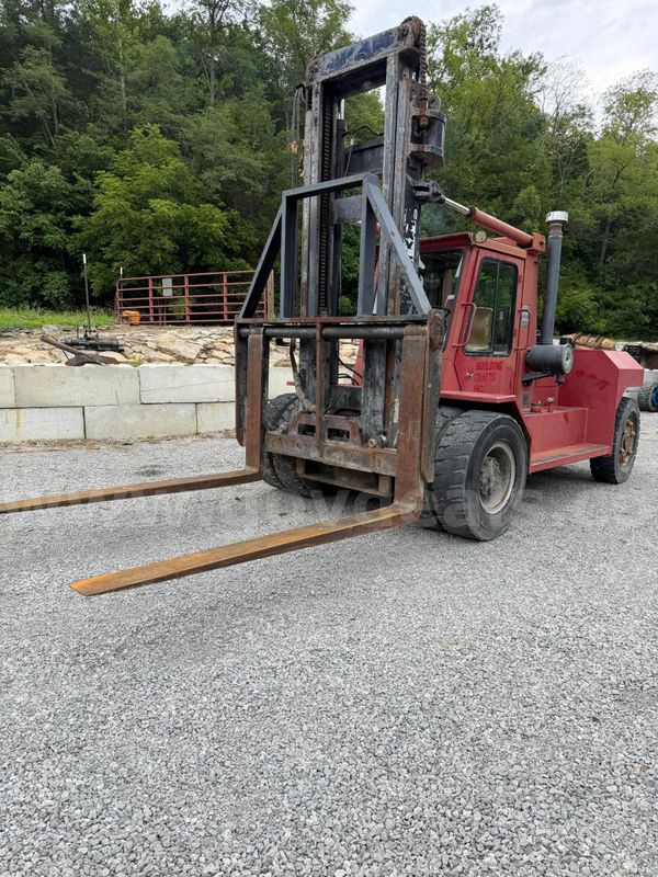 1990 Taylor TE-250M 25000 Pound Forklift
