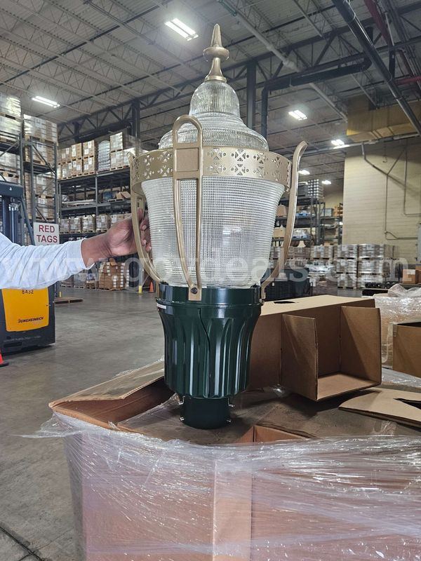 Granville Luminaires with Cage, 100W High Pressure Sodium, 120V, Type III Dist., Green Finish qty 6