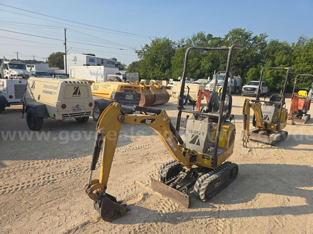 2016 Caterpillar 300.9D Compact Hydraulic Excavator