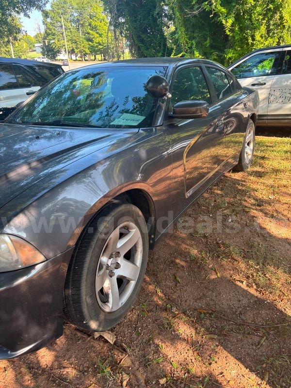 2013 Dodge Charger SEDAN 4-DR, 5.7L V8 OHV 16V.