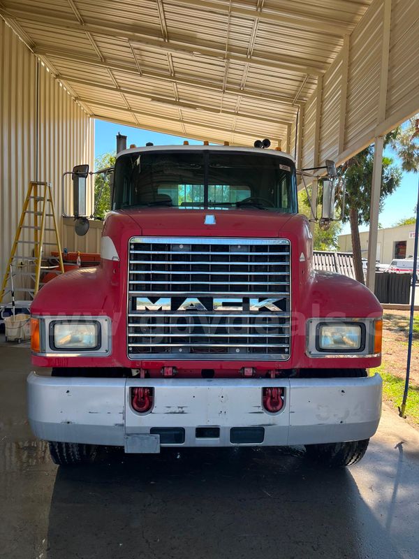 2000 Mack CH 613 Truck Tractor