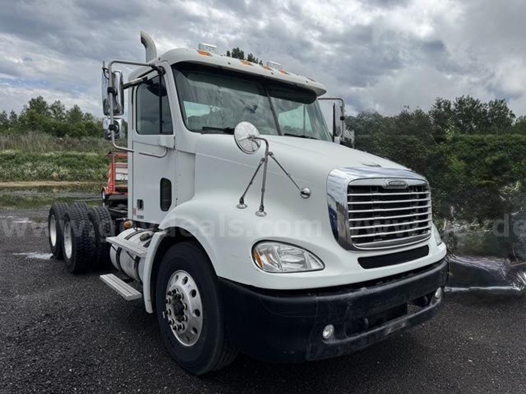 2006 Freightliner Columbia 112 Day Cab