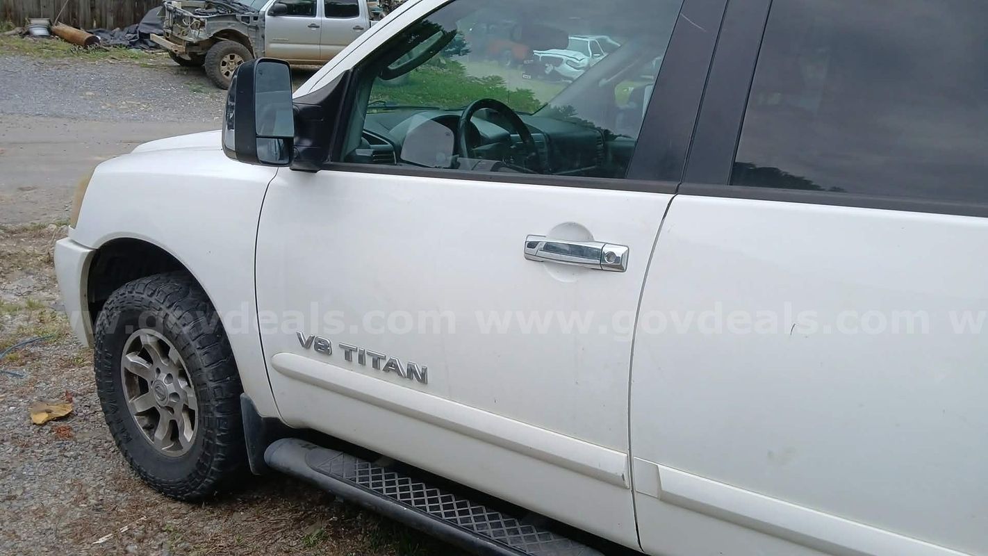 2005 Nissan Titan XE Crew Cab 4WD