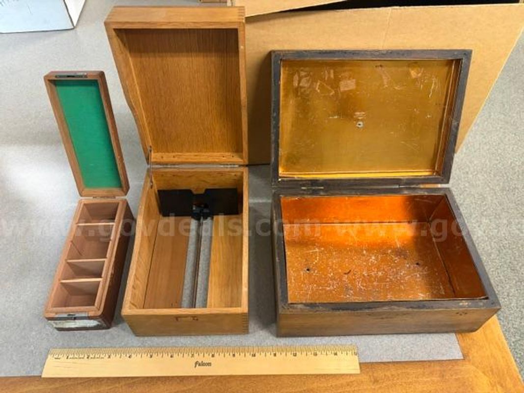Lot of wooden library boxes