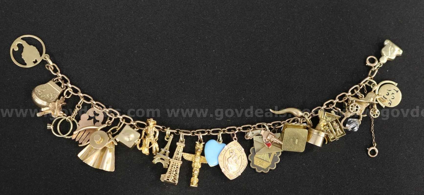 10K/14K/18K Yellow Gold Linked Design Charm Bracelet With 26 Charms, 38.6 G