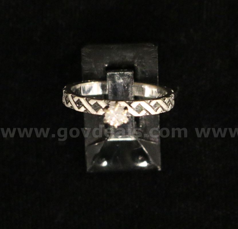 14k White Gold Lattice Design Diamond Solitaire Ring, 2.5 Grams