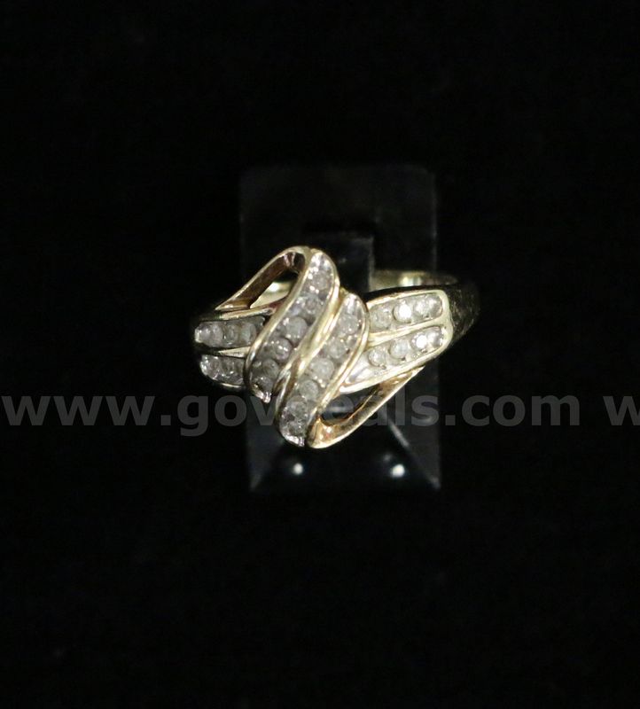 10k Yellow Gold Ribbon Design Ring with Diamonds, 3.1 Grams