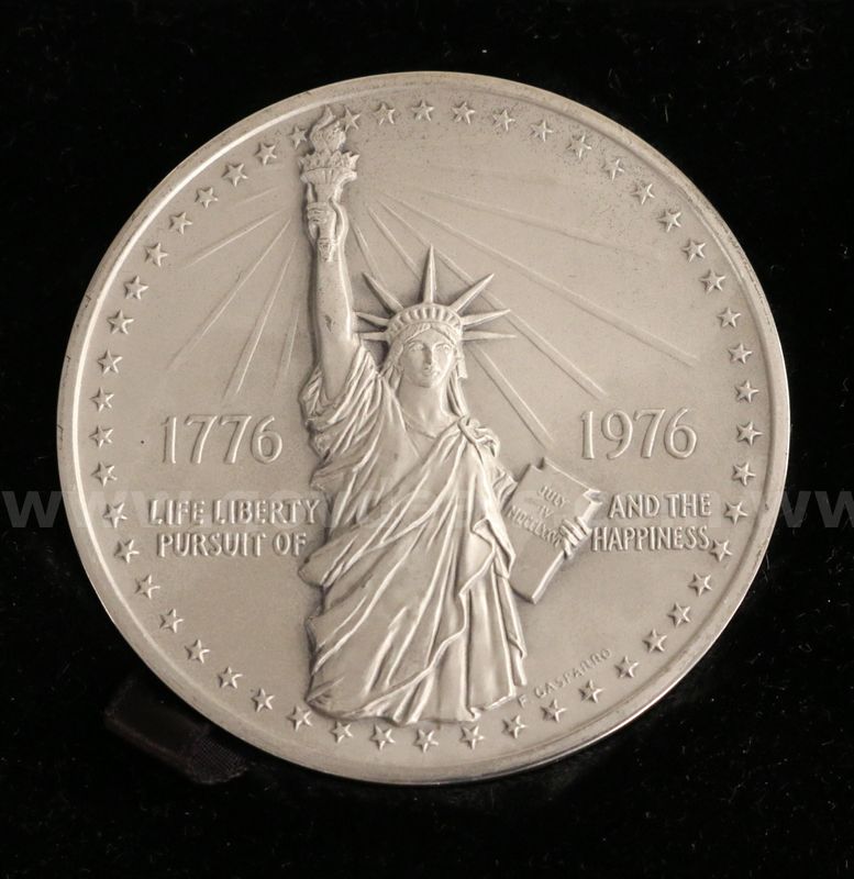 Official U.S. Mint 1976 Sterling Silver National Bicentennial Medal, 268.8 Grams