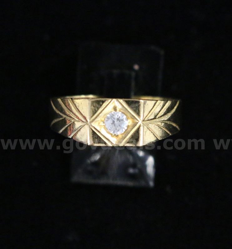 21K Yellow Gold Ring With White Stone, 4.7 Grams