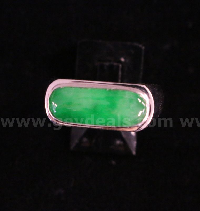 18K White Gold Ring with Green Jade, 5.4 Grams