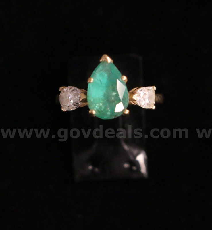 14K Yellow Gold Ring With Emerald & Diamonds, 3.0 Grams