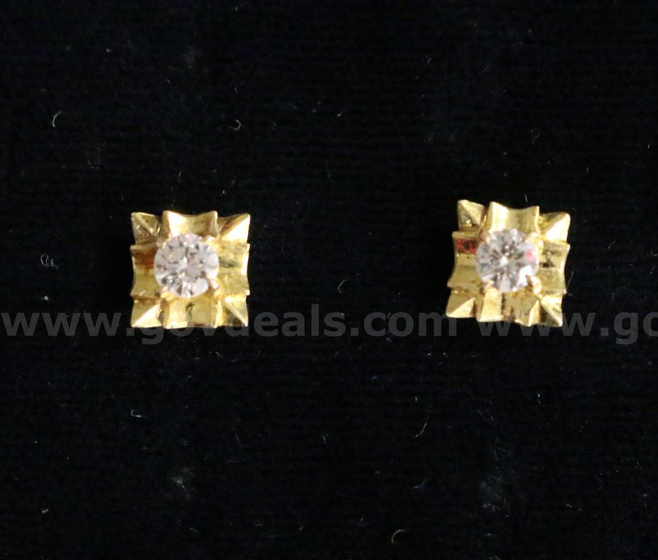 18K Yellow Gold Stud Design Earring With Diamonds, 2.0 Grams
