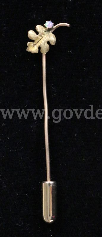 10K Yellow Gold Leaf Design Pin W/Opal, .50 Grams