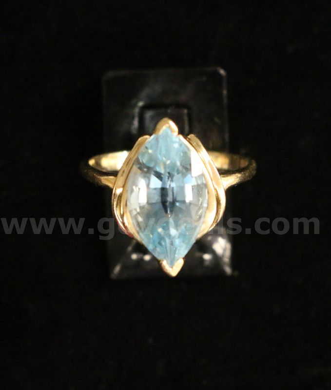 14K Yellow Gold Ring With Blue Topaz, 3.5 Grams