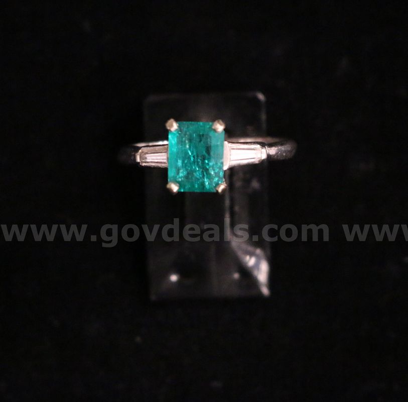 14K White Gold Ring With Emerald & Diamonds, 2.6 Grams