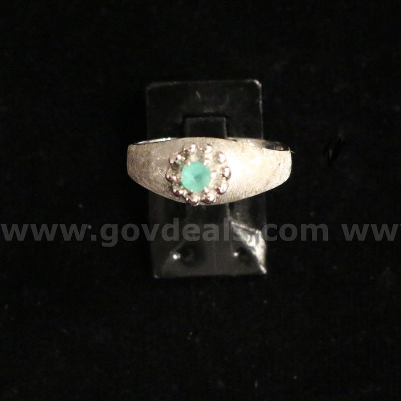 18K White Gold Emerald Ring, 3.3 Grams