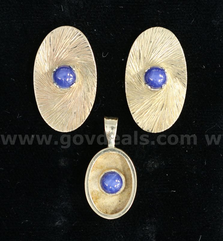 14K Yellow Gold Pendant & Earring Set With Blue Lapis, 7.6 Grams