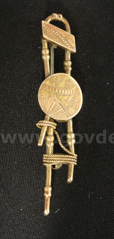 10K Yellow Gold Victorian Lasso Design Brooch, 7.3 Grams