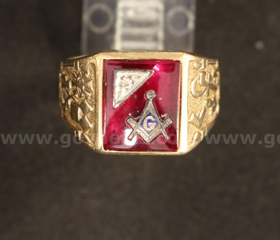 10K Yellow Gold Diamond Mason Design Ring With Red Colored Stone, 8.1 Grams