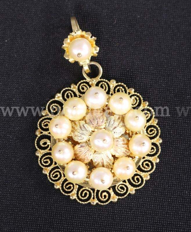 10/18K Yellow Gold Round Design Pendant With Pearls, 11.8 Grams