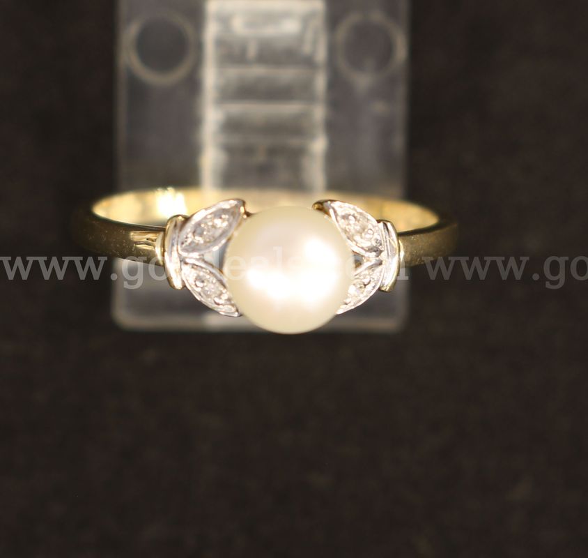 10K Yellow Gold Diamond Ring With Cultured Freshwater Pearl, 1.7 Grams