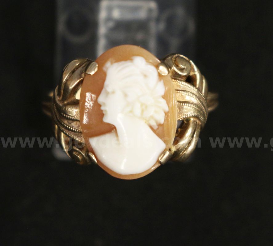 10K Yellow Gold Light Brown Cameo Design Ring, 4.0 Grams