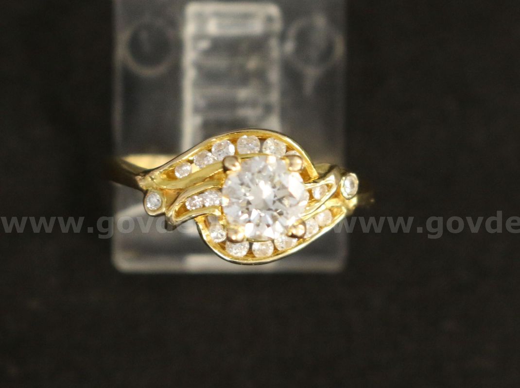 14K Yellow Gold Ring With Diamonds, 2.9 Grams