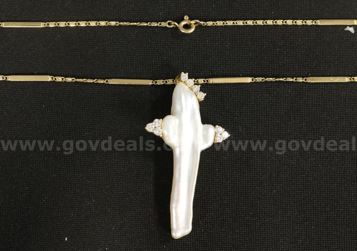 18k Yellow Gold Snail Chain Necklace with Pearl and Diamond Pendant, 14.9 Grams