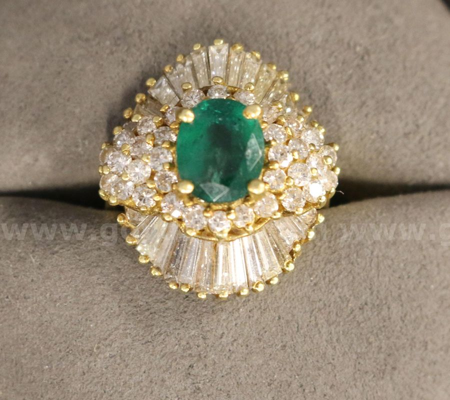 18K Yellow Gold Diamond Dinner Ring With Large Emerald Stone, 11.5 Grams