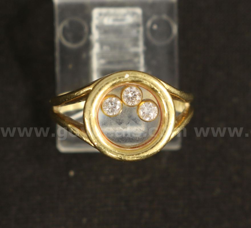 18K Yellow Gold Ring With 3 Clear Stones, 4.6 Grams