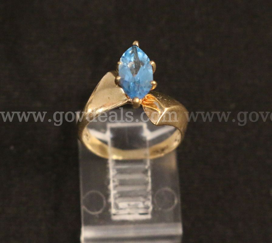 10k Yellow Gold Offset Ring with Blue Topaz, 2.3 Grams