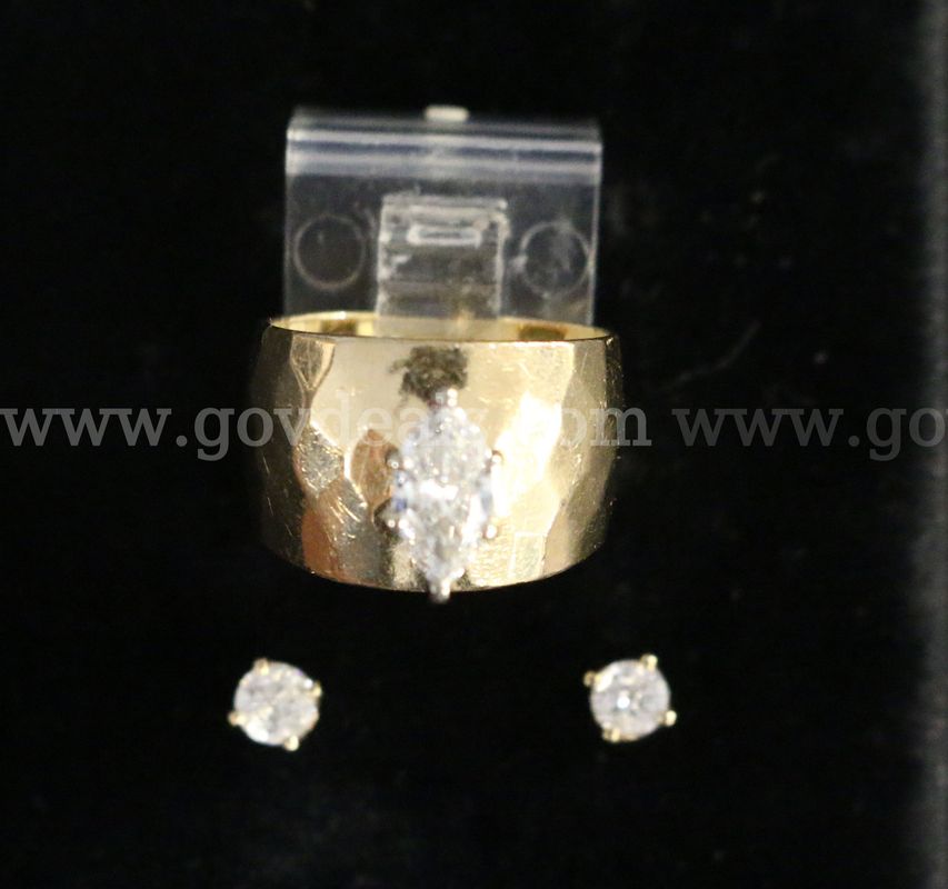 14k Yellow Gold Wide Band Diamond Solitaire and Diamond Stud Earrings, 7.5 Grams